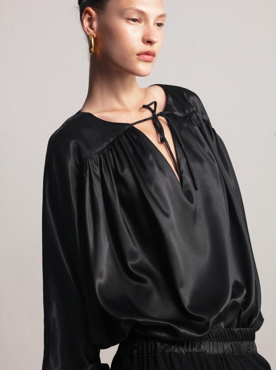 venus-black-2