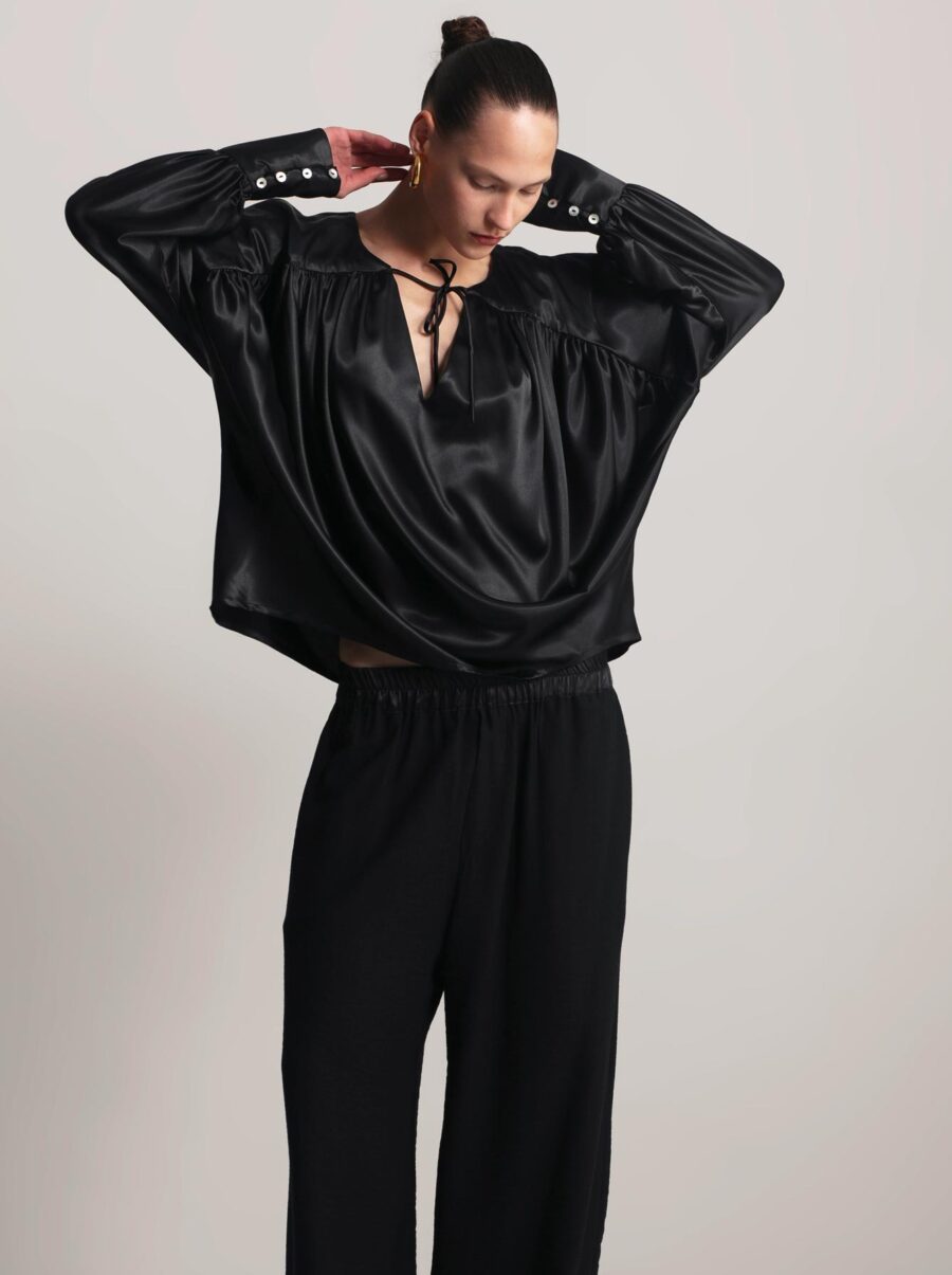 venus-black-3
