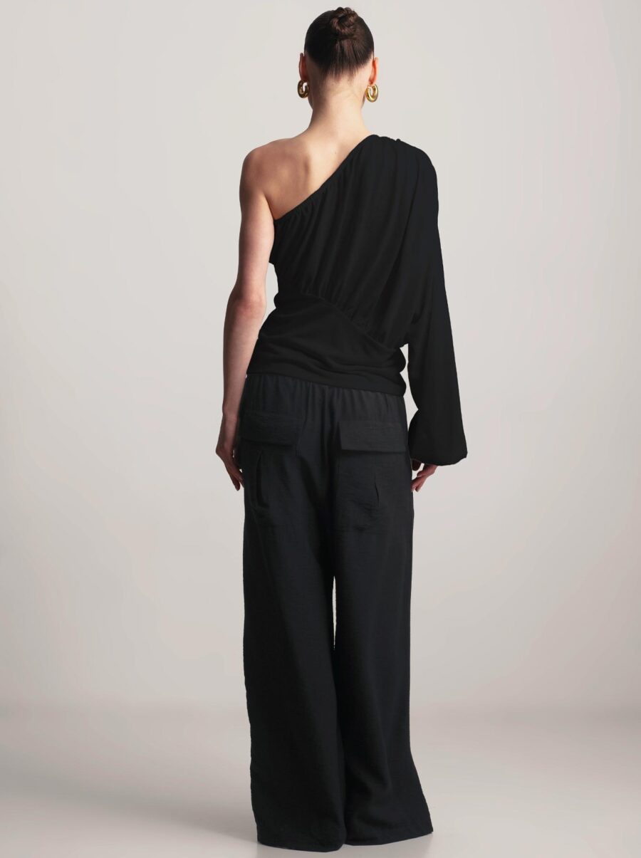 a-simetric-black-2