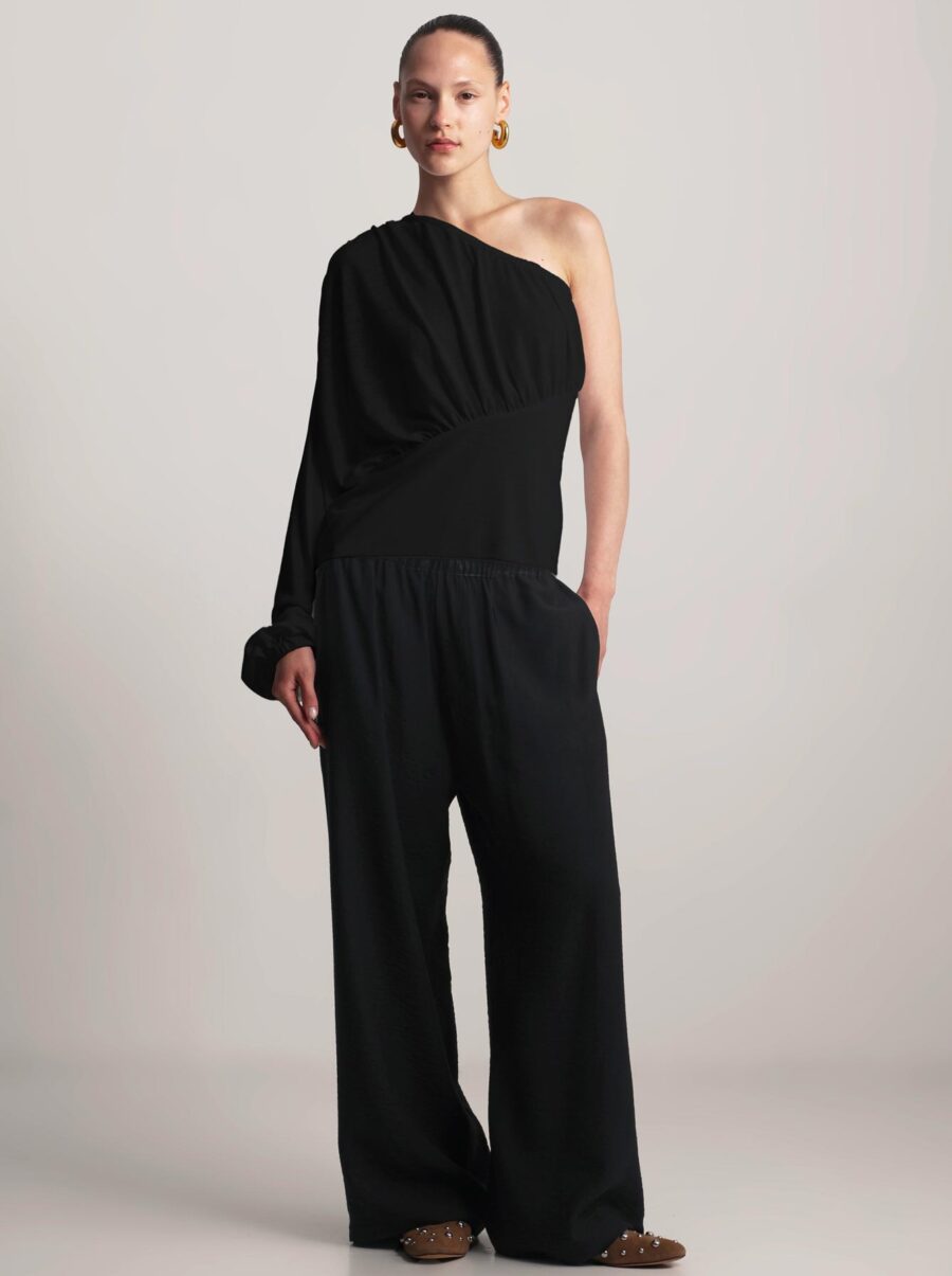 a-simetric-black